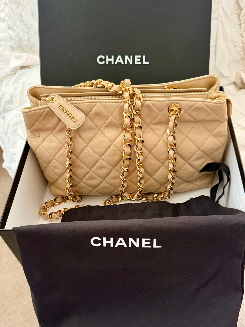 Vintage 1989-1991 CHANEL Matelasse Chain Hand Bag Caviar Skin Beige Gold CC